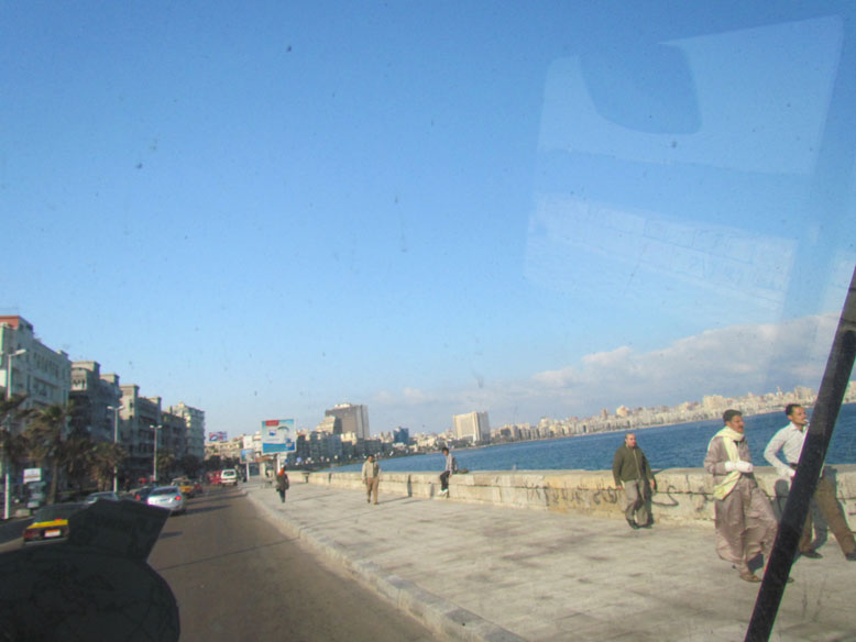 la cornisa, el gran paseo maritimo de Alejandria. 30 kilometros